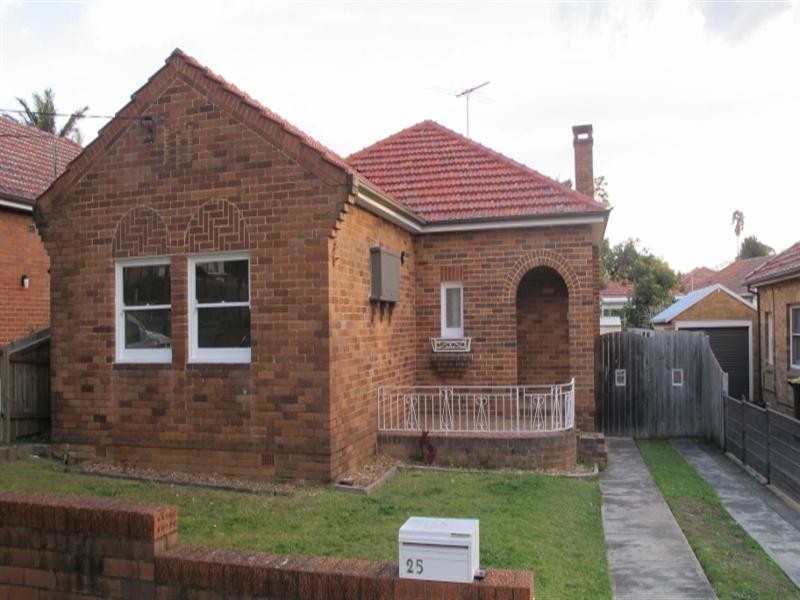 25 Rosemeath Avenue, Kingsgrove NSW 2208