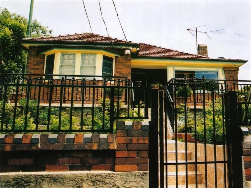 4 Caroline Street, Earlwood NSW 2206