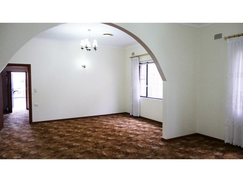 32 Narani Crescent, Earlwood NSW 2206