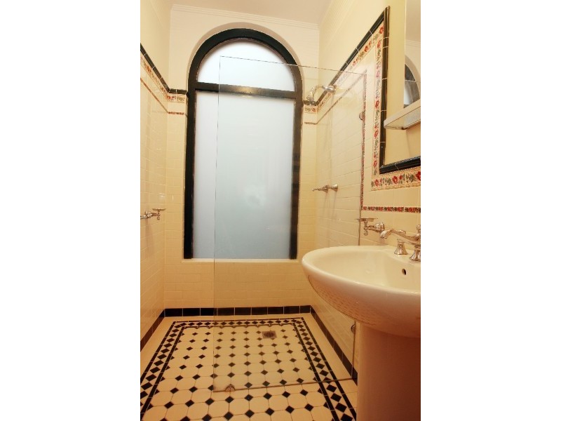 8 Woodland Street, Marrickville NSW 2204