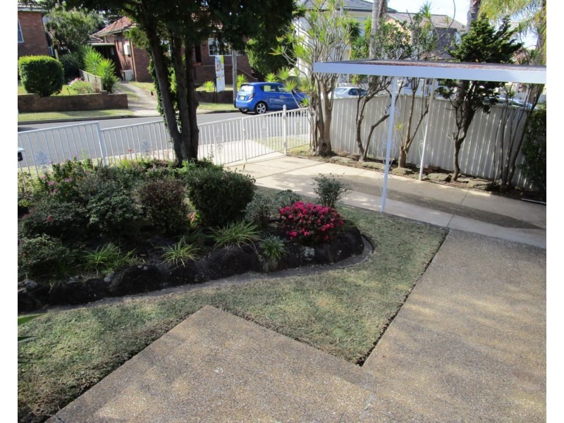 15 Robertson Crescent, Mount Lewis NSW 2190