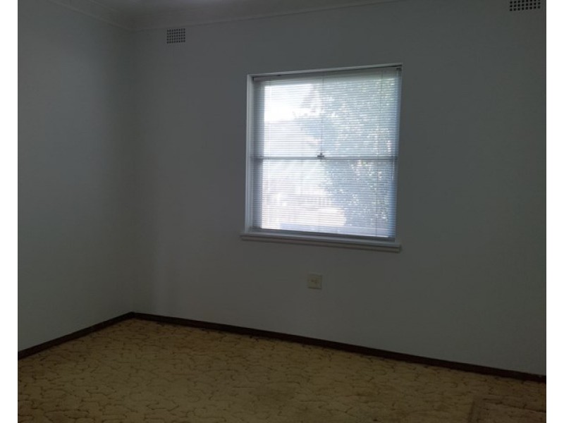 15 Robertson Crescent, Mount Lewis NSW 2190