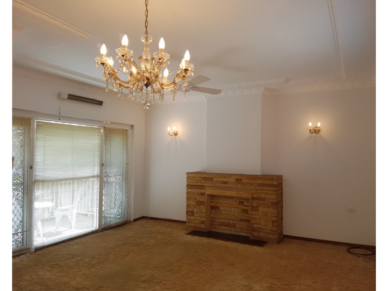 15 Robertson Crescent, Greenacre NSW 2190