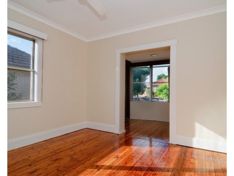 6 Warburton Parade, Earlwood NSW 2206