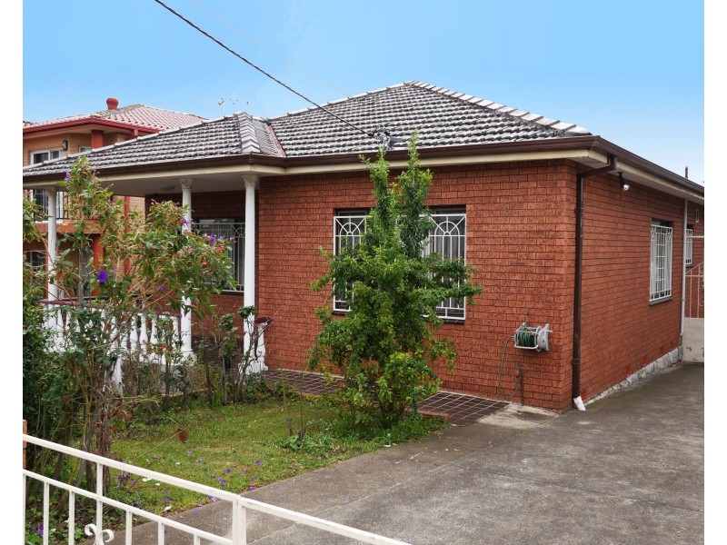 32 Narani Crescent, Earlwood NSW 2206