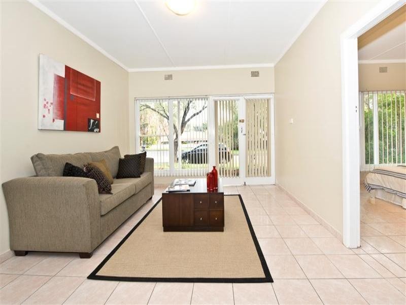 5 Pembrew Crescent, Earlwood NSW 2206