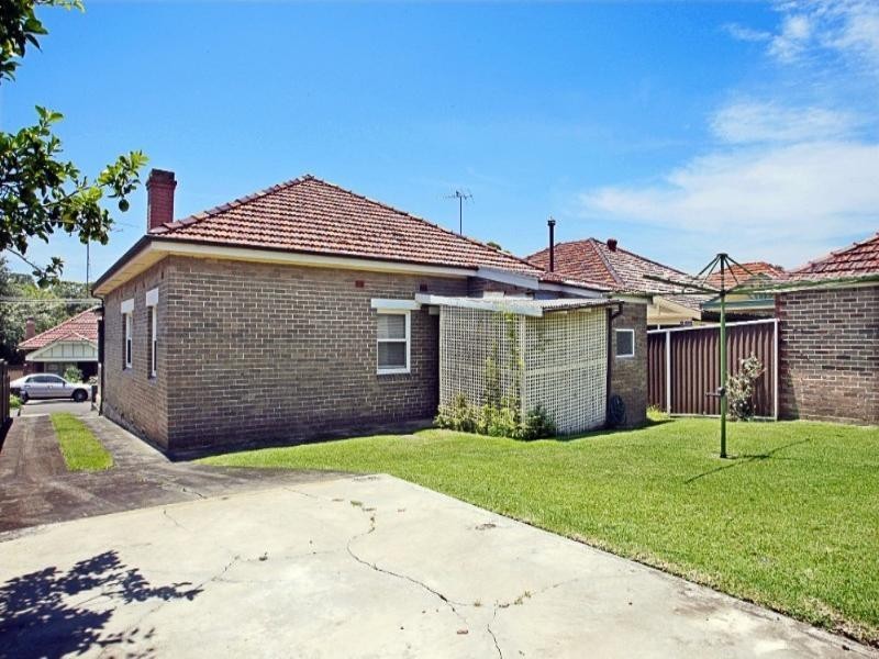 3 Bardwell Crescent, Earlwood NSW 2206
