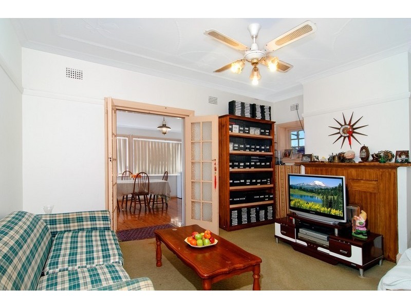 27 Gueudecourt Avenue, Earlwood NSW 2206