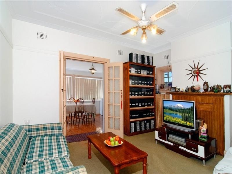 27 Gueudecourt Avenue, Earlwood NSW 2206