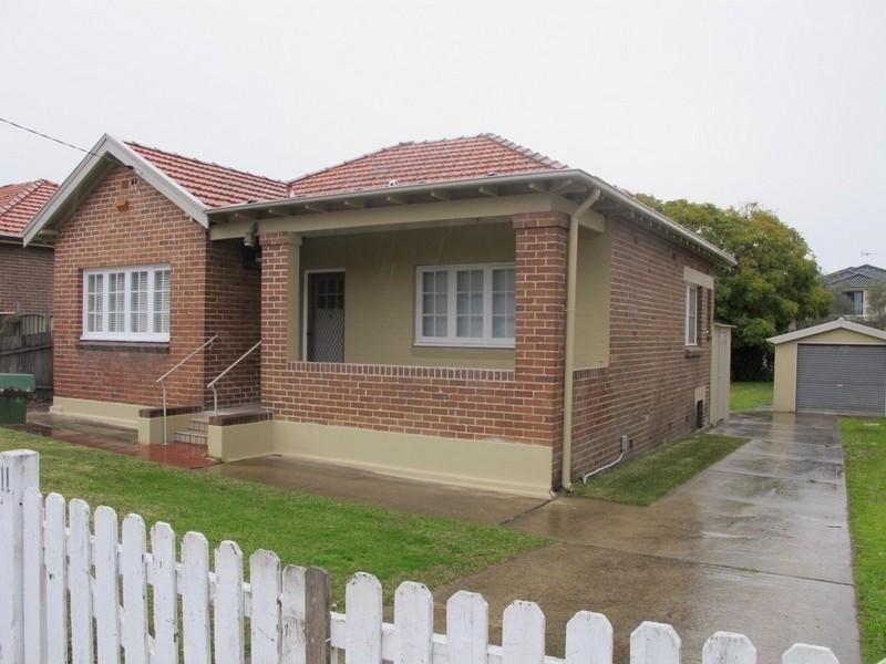 11 Marana Road, Earlwood NSW 2206