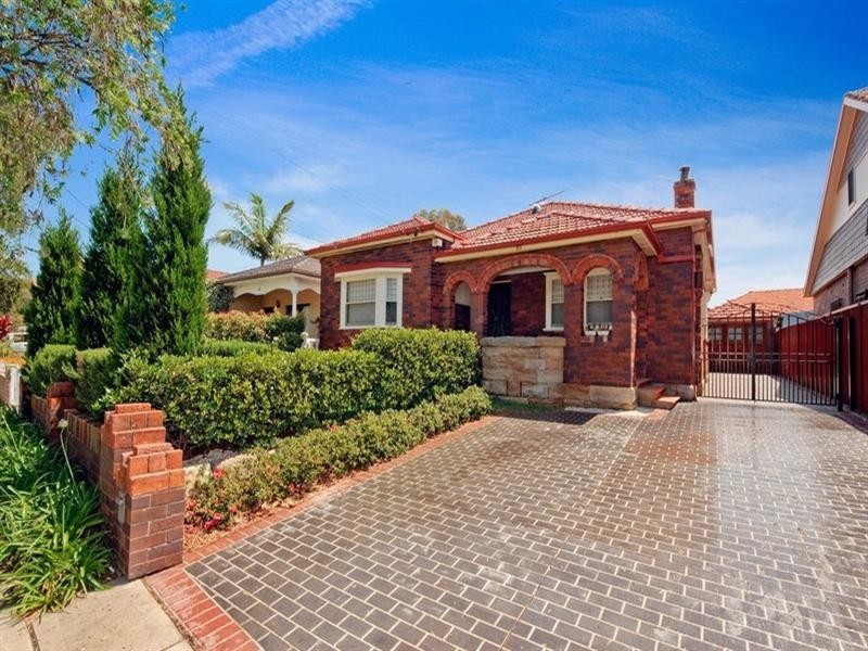 110 Minnamorra Avenue, Earlwood NSW 2206