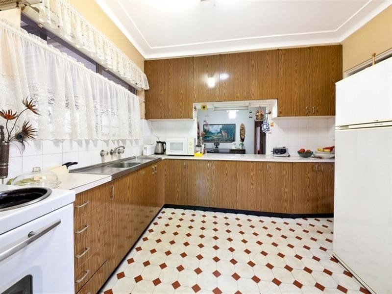 20 Paris Avenue, Earlwood NSW 2206