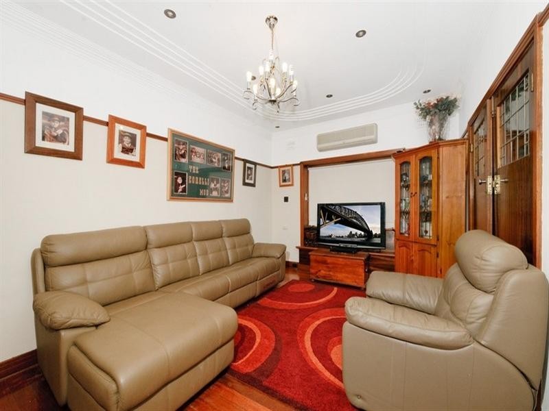 110 Minnamorra Avenue, Earlwood NSW 2206