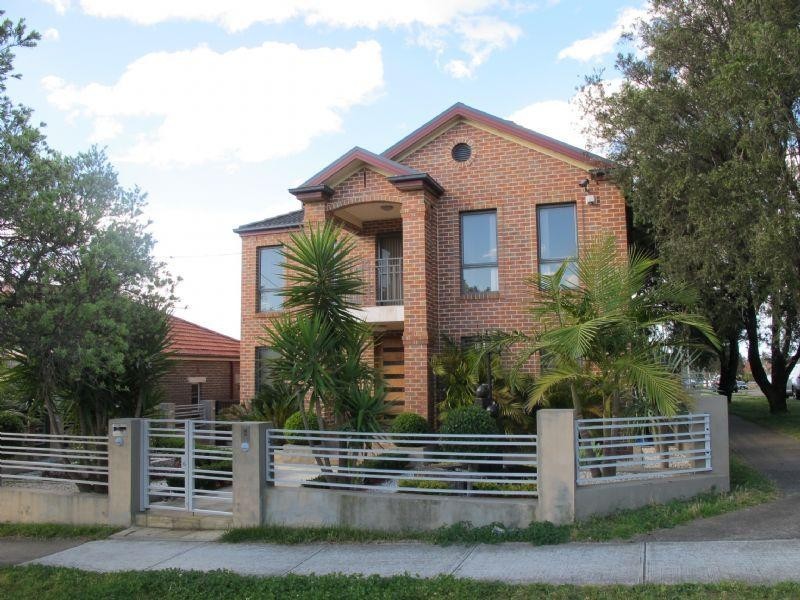 8 Robert Street, Belmore NSW 2192