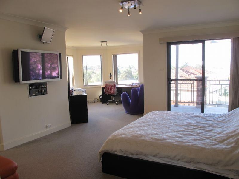 8 Robert Street, Belmore NSW 2192