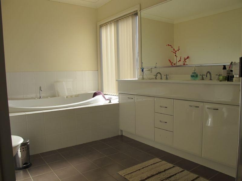 8 Robert Street, Belmore NSW 2192