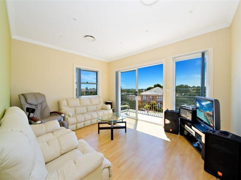 33 Panorama Street, Kingsgrove NSW 2208