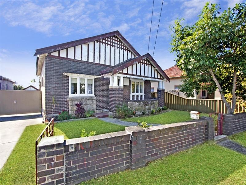 77 Minnamorra Avenue, Earlwood NSW 2206