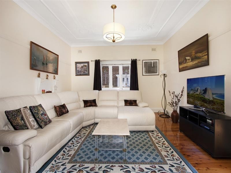 77 Minnamorra Avenue, Earlwood NSW 2206