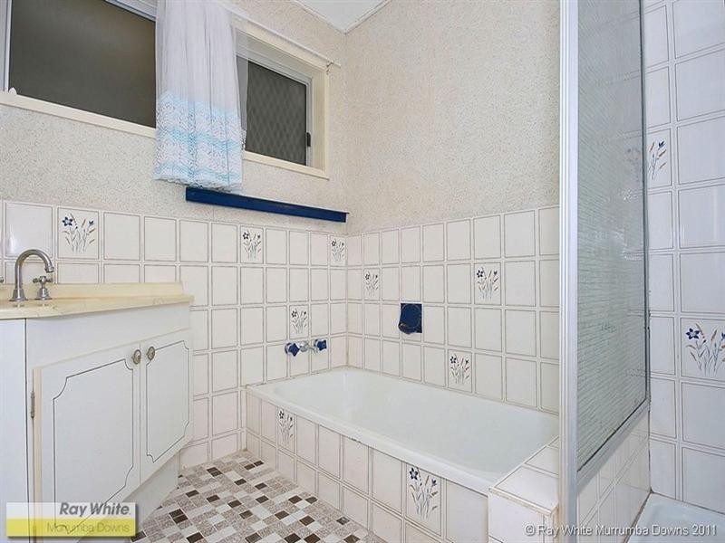 25 Carwell Avenue, Petrie QLD 4502