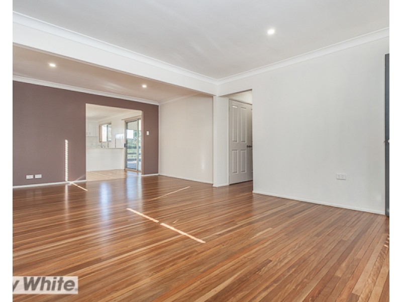 10 Arunga Street, Petrie QLD 4502