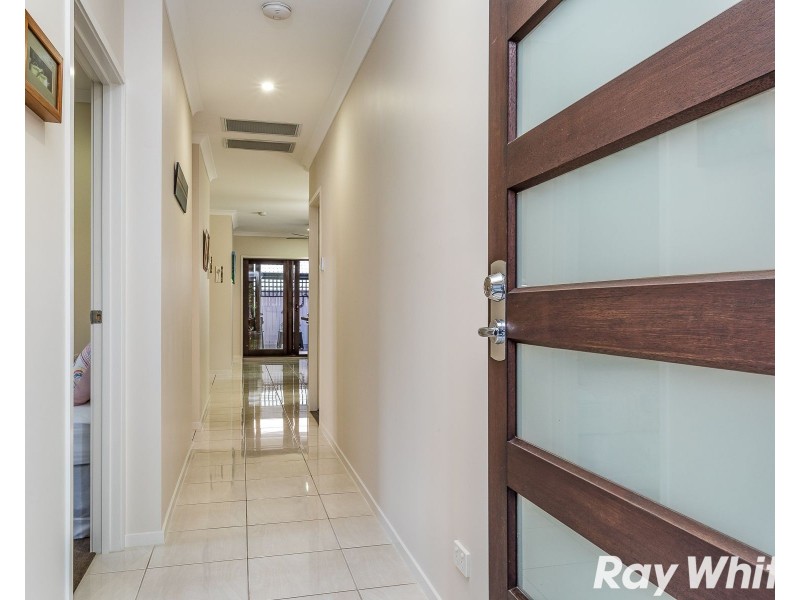 1 Goss Close, North Lakes QLD 4509