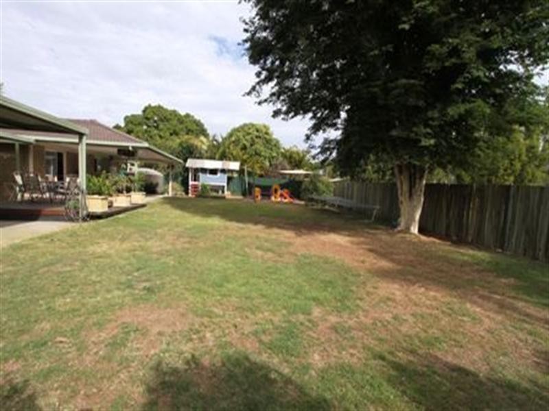 4 Chestnut Drive, Murrumba Downs QLD 4503