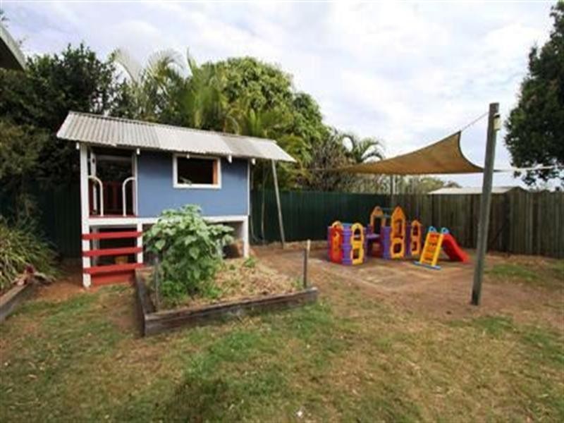 4 Chestnut Drive, Murrumba Downs QLD 4503