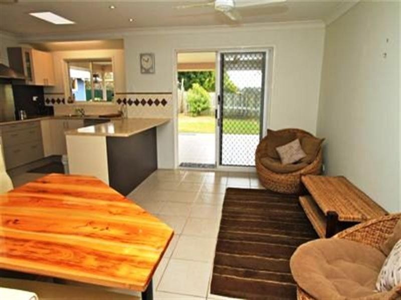 4 Chestnut Drive, Murrumba Downs QLD 4503