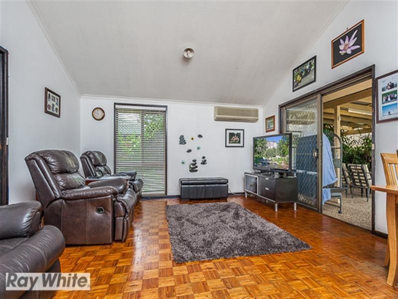 25 Macquarie Drive, Petrie QLD 4502