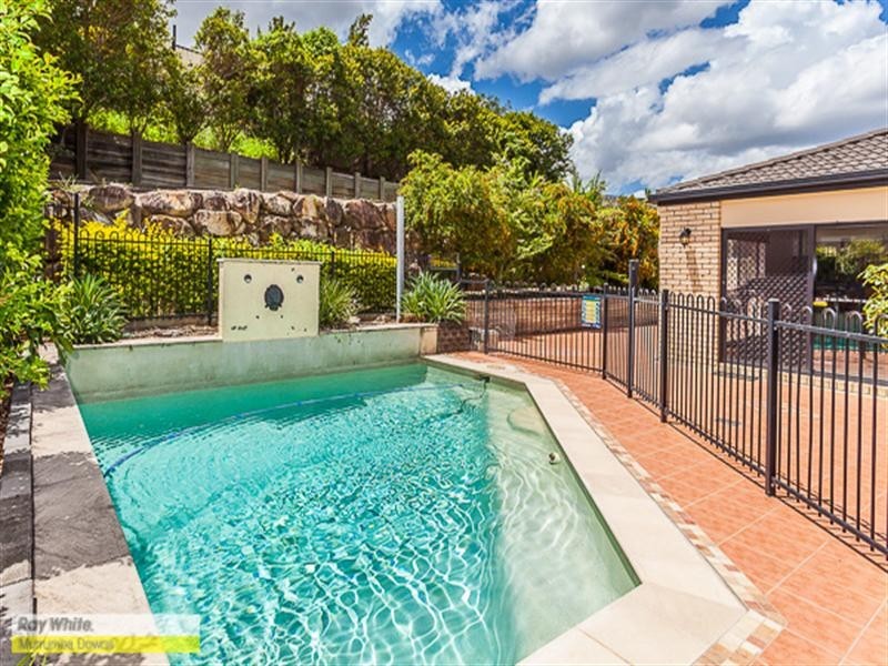 24 Hunter Cir, Petrie QLD 4502