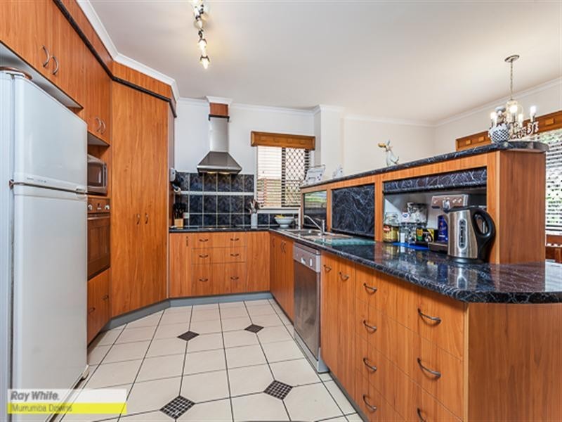 24 Hunter Cir, Petrie QLD 4502