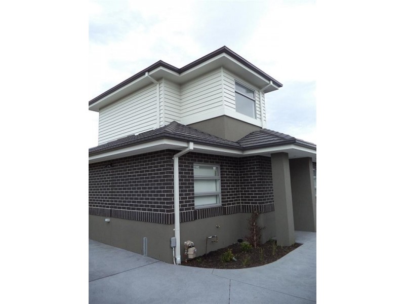 2/11 Curtin Avenue, Lalor VIC 3075