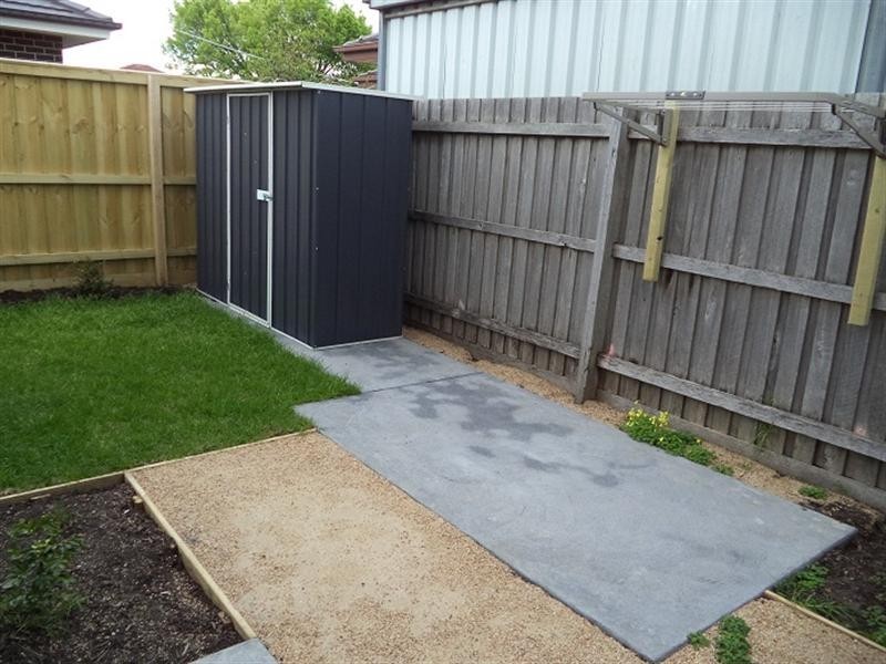 2/11 Curtin Avenue, Lalor VIC 3075