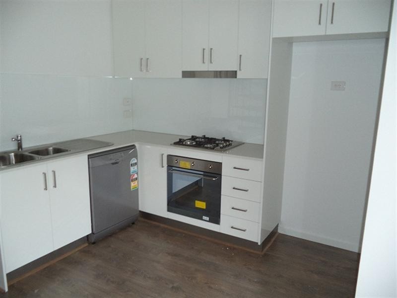 2/11 Curtin Avenue, Lalor VIC 3075