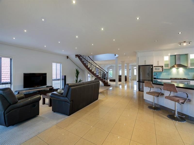 8 Kestrel Road, South Morang VIC 3752