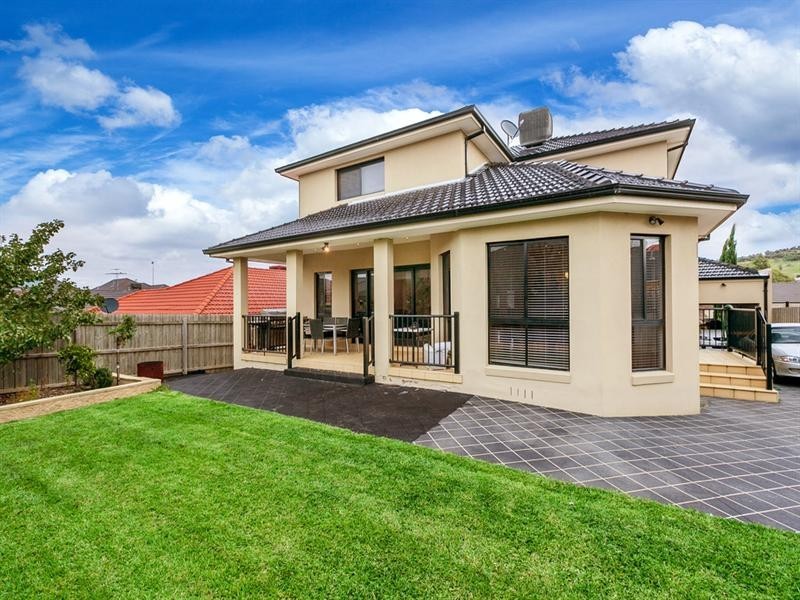 8 Kestrel Road, South Morang VIC 3752