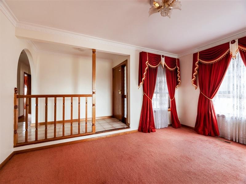 36 Robinvale Avenue, Thomastown VIC 3074