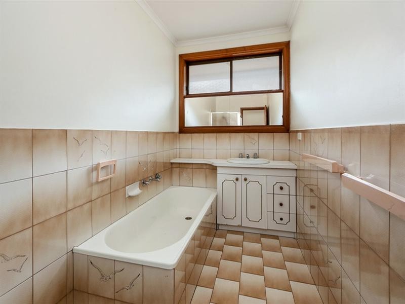 36 Robinvale Avenue, Thomastown VIC 3074