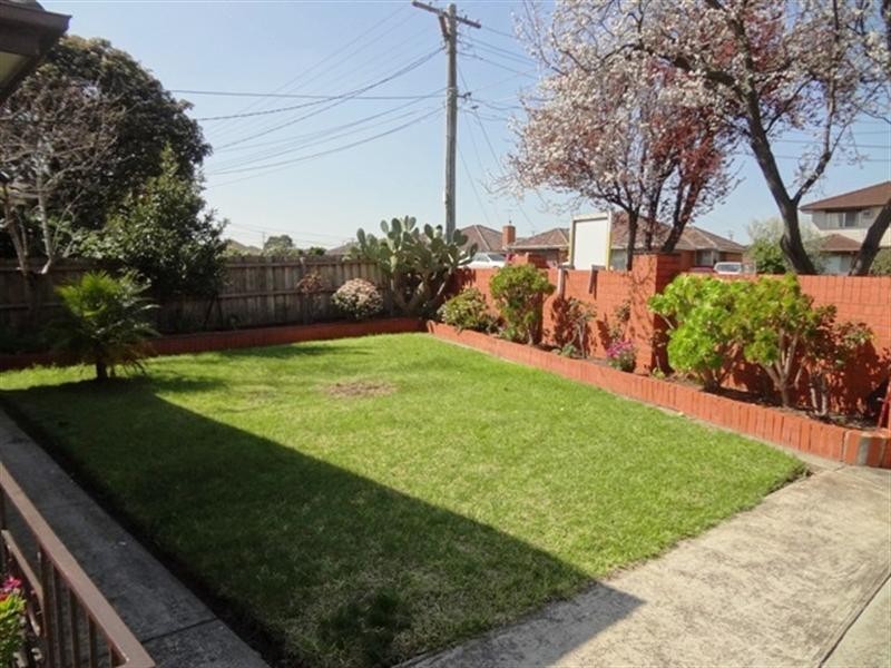 11 Kalara Close, Lalor VIC 3075