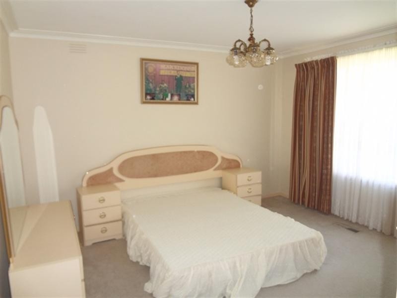 11 Kalara Close, Lalor VIC 3075