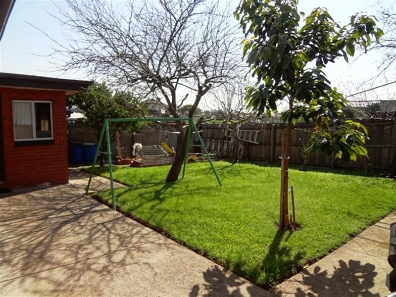 11 Kalara Close, Lalor VIC 3075