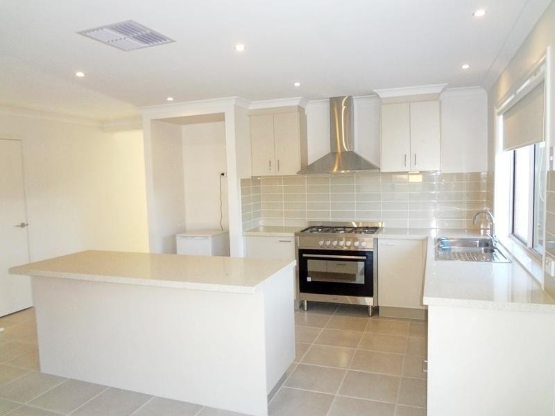 33 Samson Brook Drive, Wallan VIC 3756