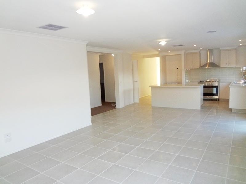 33 Samson Brook Drive, Wallan VIC 3756