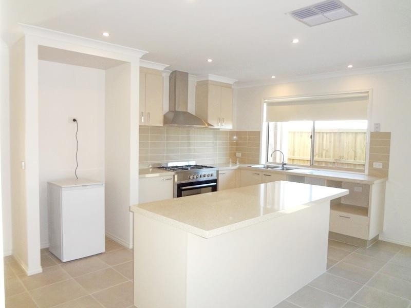 33 Samson Brook Drive, Wallan VIC 3756