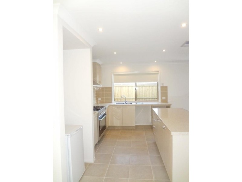 33 Samson Brook Drive, Wallan VIC 3756