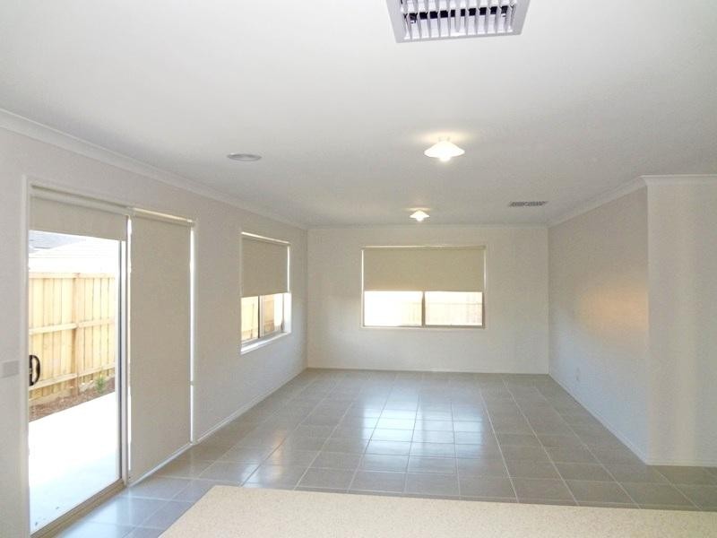 33 Samson Brook Drive, Wallan VIC 3756