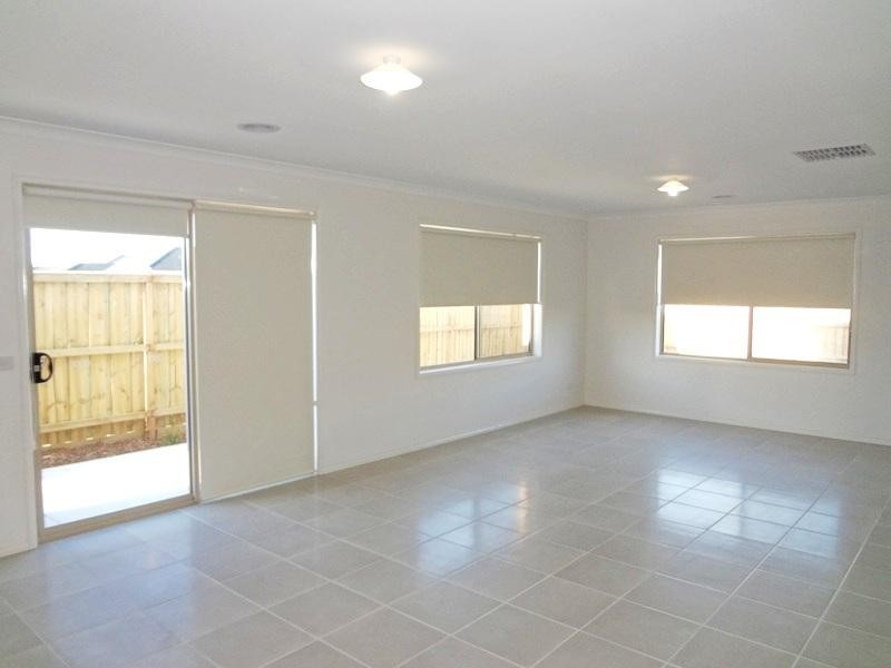 33 Samson Brook Drive, Wallan VIC 3756