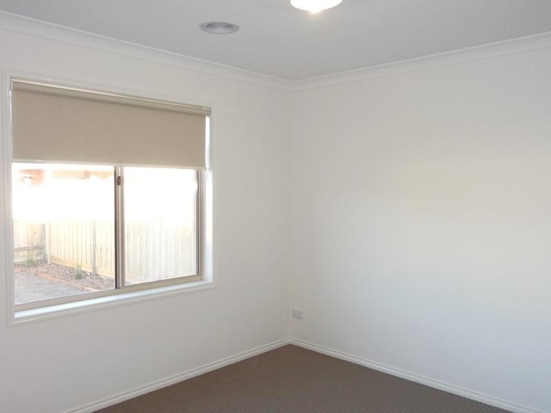 33 Samson Brook Drive, Wallan VIC 3756