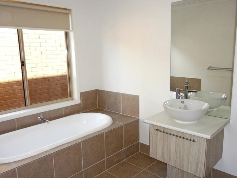 33 Samson Brook Drive, Wallan VIC 3756